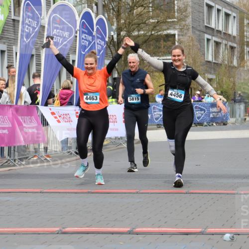 12.04.2026 - 45. Internationalen Wilhelmsburger Insellauf Strokosch-Dieckow http://msf.ph/oto/9477125 12.04.2026 13:31:09 Ziel 4456, 4463, 5815 meine-sportfotos.de