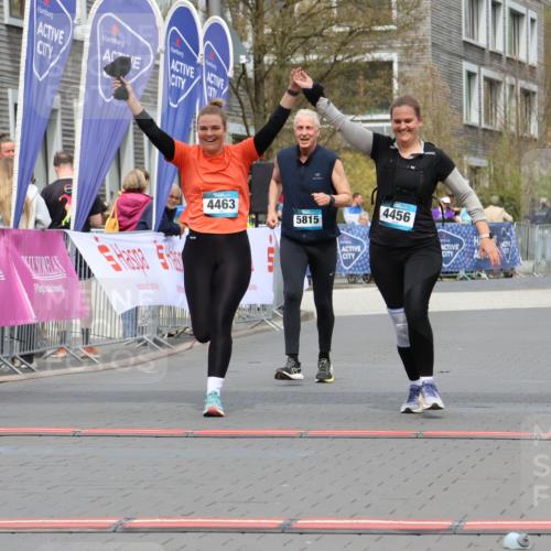 12.04.2026 - 45. Internationalen Wilhelmsburger Insellauf Strokosch-Dieckow http://msf.ph/oto/9477155 12.04.2026 13:31:08 Ziel 4456, 4463, 5815 meine-sportfotos.de