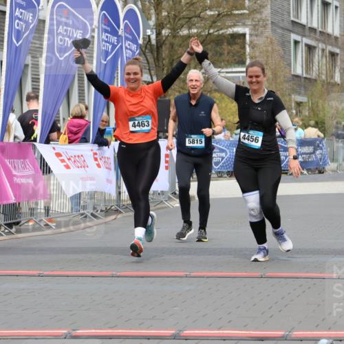 12.04.2026 - 45. Internationalen Wilhelmsburger Insellauf Strokosch-Dieckow http://msf.ph/oto/9477172 12.04.2026 13:31:08 Ziel 4456, 4463, 5815 meine-sportfotos.de