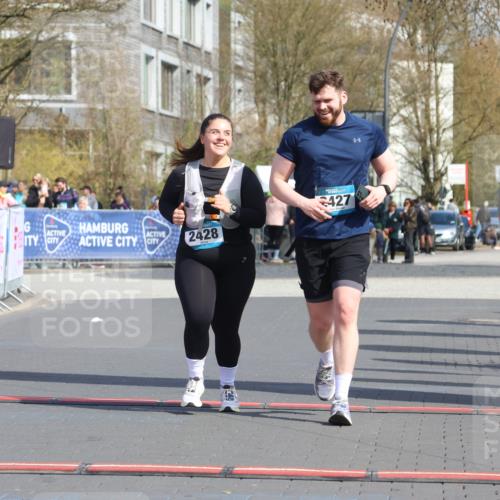 12.04.2026 - 45. Internationalen Wilhelmsburger Insellauf Strokosch-Dieckow http://msf.ph/oto/9477203 12.04.2026 11:36:51 Ziel 2428, 2427 meine-sportfotos.de