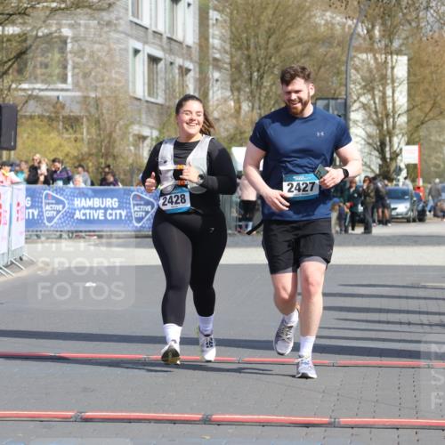 12.04.2026 - 45. Internationalen Wilhelmsburger Insellauf Strokosch-Dieckow http://msf.ph/oto/9477220 12.04.2026 11:36:51 Ziel 2428, 2427 meine-sportfotos.de
