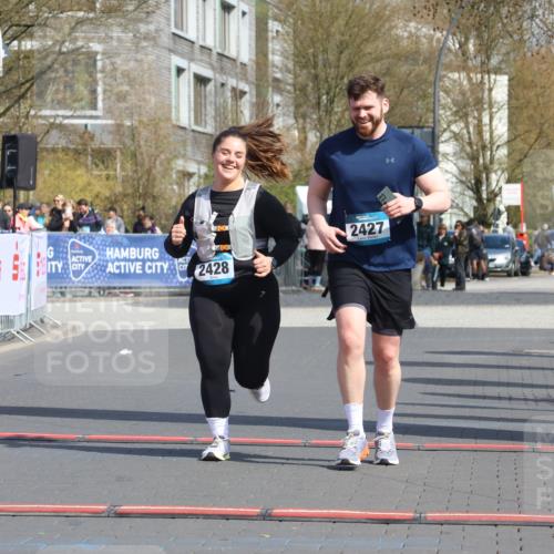 12.04.2026 - 45. Internationalen Wilhelmsburger Insellauf Strokosch-Dieckow http://msf.ph/oto/9477250 12.04.2026 11:36:51 Ziel 2428, 2427 meine-sportfotos.de