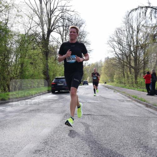 12.04.2026 - 45. Internationalen Wilhelmsburger Insellauf Yannick Fuchs http://msf.ph/oto/9477283 12.04.2026 10:12:43 Laufen 2303, 3930, 226, 5507 meine-sportfotos.de