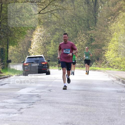12.04.2026 - 45. Internationalen Wilhelmsburger Insellauf Yannick Fuchs http://msf.ph/oto/9477375 12.04.2026 10:12:52 Laufen 3330, 2301, 4291, 3771 meine-sportfotos.de