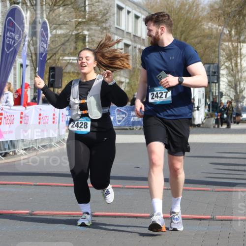 12.04.2026 - 45. Internationalen Wilhelmsburger Insellauf Strokosch-Dieckow http://msf.ph/oto/9477376 12.04.2026 11:36:53 Ziel 2428, 2427 meine-sportfotos.de