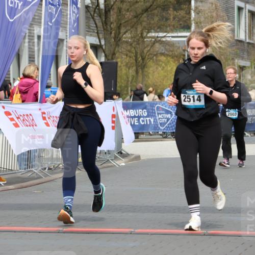 12.04.2026 - 45. Internationalen Wilhelmsburger Insellauf Strokosch-Dieckow http://msf.ph/oto/9477458 12.04.2026 13:30:55 Ziel 2514, 2515 meine-sportfotos.de