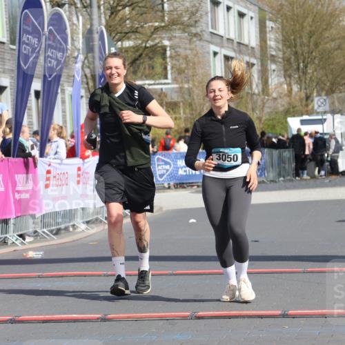 12.04.2026 - 45. Internationalen Wilhelmsburger Insellauf Strokosch-Dieckow http://msf.ph/oto/9477462 12.04.2026 11:37:47 Ziel 3050, 3051 meine-sportfotos.de