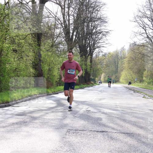 12.04.2026 - 45. Internationalen Wilhelmsburger Insellauf Yannick Fuchs http://msf.ph/oto/9477464 12.04.2026 10:13:01 Laufen 4291 meine-sportfotos.de