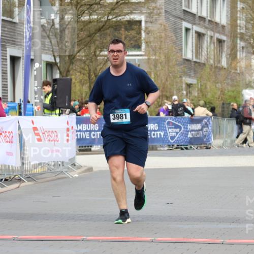 12.04.2026 - 45. Internationalen Wilhelmsburger Insellauf Strokosch-Dieckow http://msf.ph/oto/9477468 12.04.2026 13:30:42 Ziel 5241, 3981 meine-sportfotos.de