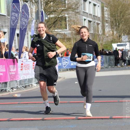 12.04.2026 - 45. Internationalen Wilhelmsburger Insellauf Strokosch-Dieckow http://msf.ph/oto/9477488 12.04.2026 11:37:47 Ziel 3050, 3051 meine-sportfotos.de