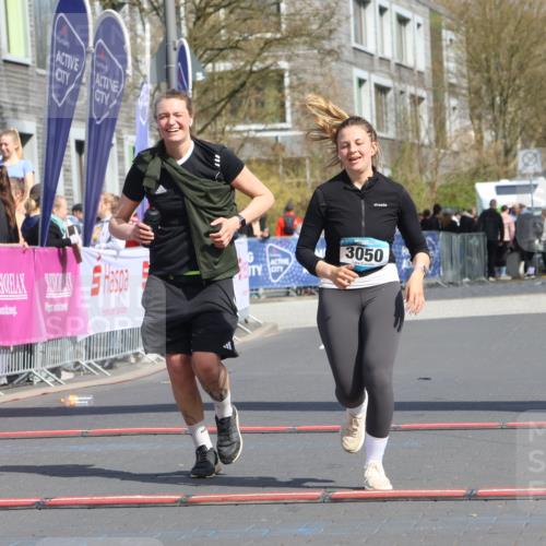 12.04.2026 - 45. Internationalen Wilhelmsburger Insellauf Strokosch-Dieckow http://msf.ph/oto/9477496 12.04.2026 11:37:47 Ziel 3050, 3051 meine-sportfotos.de