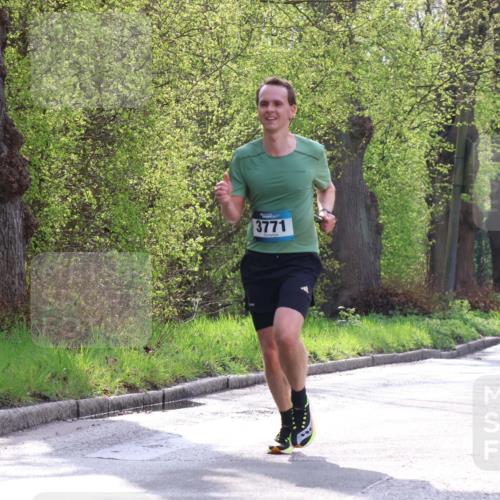 12.04.2026 - 45. Internationalen Wilhelmsburger Insellauf Yannick Fuchs http://msf.ph/oto/9477503 12.04.2026 10:13:08 Laufen 3771 meine-sportfotos.de