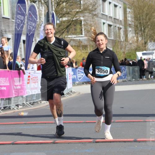 12.04.2026 - 45. Internationalen Wilhelmsburger Insellauf Strokosch-Dieckow http://msf.ph/oto/9477507 12.04.2026 11:37:47 Ziel 3050, 3051 meine-sportfotos.de