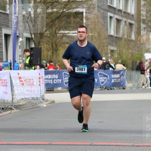 12.04.2026 - 45. Internationalen Wilhelmsburger Insellauf Strokosch-Dieckow http://msf.ph/oto/9477528 12.04.2026 13:30:42 Ziel 5241, 3981 meine-sportfotos.de