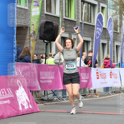 12.04.2026 - 45. Internationalen Wilhelmsburger Insellauf Strokosch-Dieckow http://msf.ph/oto/9477568 12.04.2026 13:30:39 Ziel 5241 meine-sportfotos.de