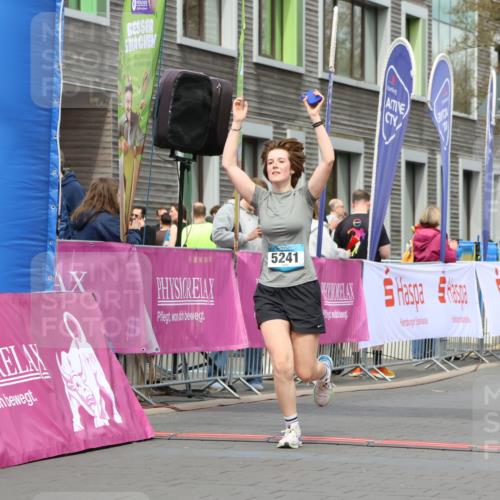 12.04.2026 - 45. Internationalen Wilhelmsburger Insellauf Strokosch-Dieckow http://msf.ph/oto/9477578 12.04.2026 13:30:39 Ziel 5241 meine-sportfotos.de