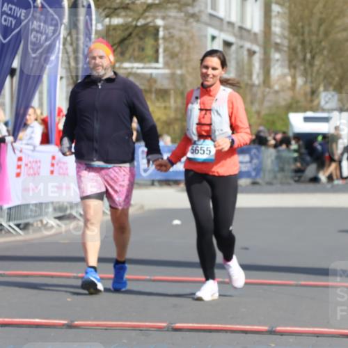 12.04.2026 - 45. Internationalen Wilhelmsburger Insellauf Strokosch-Dieckow http://msf.ph/oto/9477583 12.04.2026 11:38:45 Ziel 5655, 5656 meine-sportfotos.de