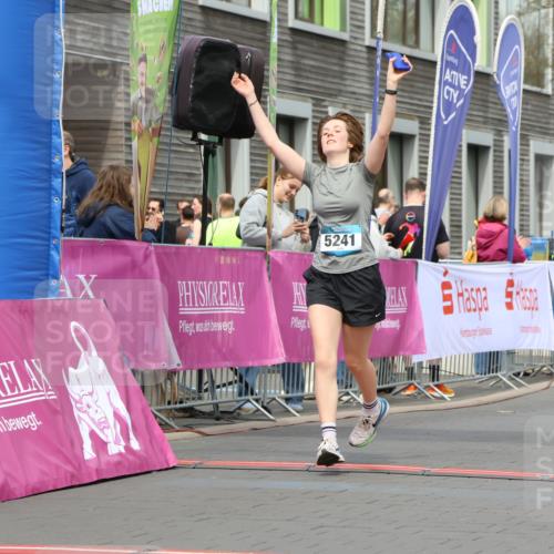 12.04.2026 - 45. Internationalen Wilhelmsburger Insellauf Strokosch-Dieckow http://msf.ph/oto/9477594 12.04.2026 13:30:39 Ziel 5241 meine-sportfotos.de