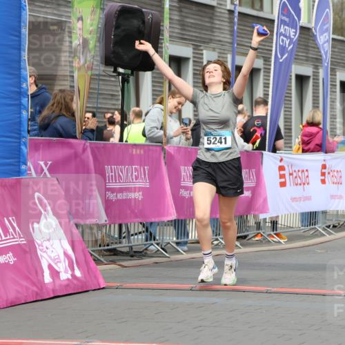 12.04.2026 - 45. Internationalen Wilhelmsburger Insellauf Strokosch-Dieckow http://msf.ph/oto/9477603 12.04.2026 13:30:38 Ziel 5241 meine-sportfotos.de