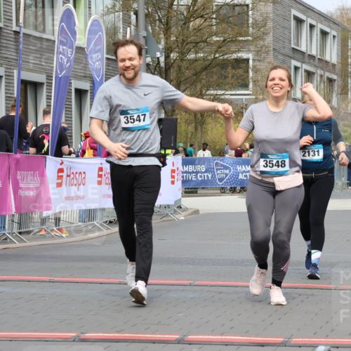 12.04.2026 - 45. Internationalen Wilhelmsburger Insellauf Strokosch-Dieckow http://msf.ph/oto/9477695 12.04.2026 13:30:12 Ziel 3547, 3548, 2131 meine-sportfotos.de