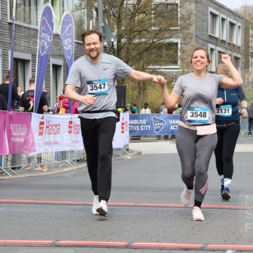 12.04.2026 - 45. Internationalen Wilhelmsburger Insellauf Strokosch-Dieckow http://msf.ph/oto/9477712 12.04.2026 13:30:12 Ziel 3547, 3548, 2131 meine-sportfotos.de