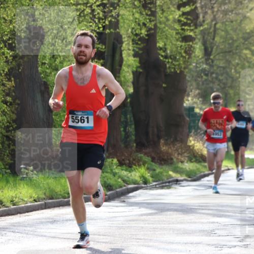 12.04.2026 - 45. Internationalen Wilhelmsburger Insellauf Yannick Fuchs http://msf.ph/oto/9477737 12.04.2026 10:14:12 Laufen 5561, 4492, 4347, 4953, 396, 4884 meine-sportfotos.de