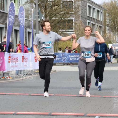 12.04.2026 - 45. Internationalen Wilhelmsburger Insellauf Strokosch-Dieckow http://msf.ph/oto/9477817 12.04.2026 13:30:12 Ziel 3547, 3548, 2131 meine-sportfotos.de