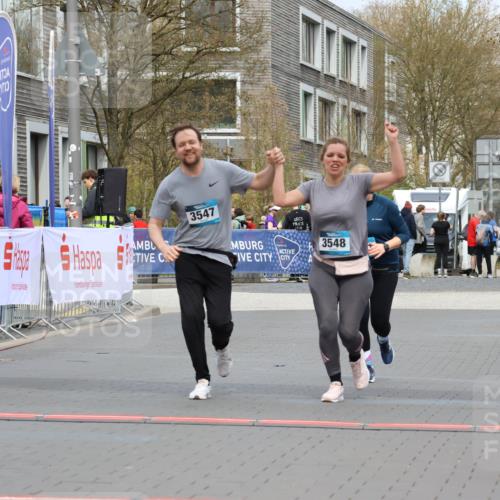 12.04.2026 - 45. Internationalen Wilhelmsburger Insellauf Strokosch-Dieckow http://msf.ph/oto/9477830 12.04.2026 13:30:11 Ziel 3648, 3547, 3548, 2131 meine-sportfotos.de