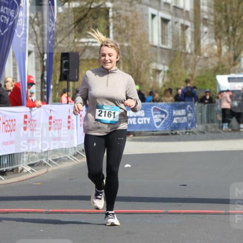 12.04.2026 - 45. Internationalen Wilhelmsburger Insellauf Strokosch-Dieckow http://msf.ph/oto/9477838 12.04.2026 11:40:33 Ziel 2161 meine-sportfotos.de