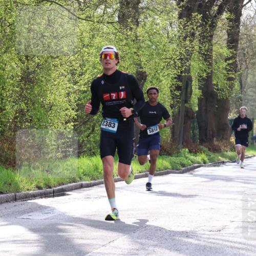 12.04.2026 - 45. Internationalen Wilhelmsburger Insellauf Yannick Fuchs http://msf.ph/oto/9477851 12.04.2026 10:14:29 Laufen 2383, 19, 09, 5812 meine-sportfotos.de