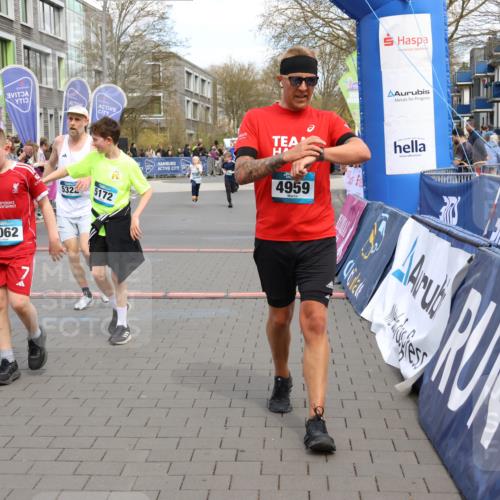 12.04.2026 - 45. Internationalen Wilhelmsburger Insellauf Strokosch-Dieckow http://msf.ph/oto/9477993 12.04.2026 12:57:59 Ziel 4599, 5062, 4851, 5172, 4959, 5322, 5129, 3190 meine-sportfotos.de