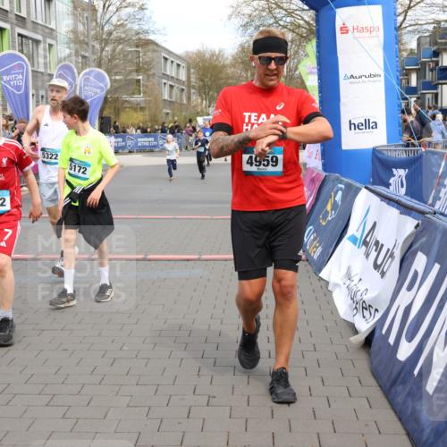 12.04.2026 - 45. Internationalen Wilhelmsburger Insellauf Strokosch-Dieckow http://msf.ph/oto/9478008 12.04.2026 12:57:59 Ziel 4599, 5062, 4851, 5172, 4959, 5322, 5129, 3190 meine-sportfotos.de
