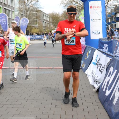 12.04.2026 - 45. Internationalen Wilhelmsburger Insellauf Strokosch-Dieckow http://msf.ph/oto/9478014 12.04.2026 12:57:59 Ziel 4599, 5062, 4851, 5172, 4959, 5322, 5129, 3190 meine-sportfotos.de
