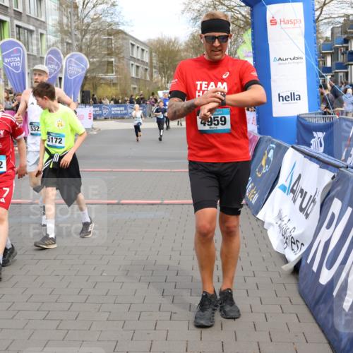 12.04.2026 - 45. Internationalen Wilhelmsburger Insellauf Strokosch-Dieckow http://msf.ph/oto/9478020 12.04.2026 12:58:00 Ziel 5062, 4851, 5172, 4959, 5322, 5129, 3190 meine-sportfotos.de