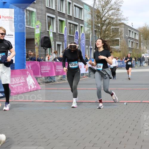 12.04.2026 - 45. Internationalen Wilhelmsburger Insellauf Strokosch-Dieckow http://msf.ph/oto/9478022 12.04.2026 13:29:54 Ziel 5535, 5536, 5539, 4547, 4420 meine-sportfotos.de