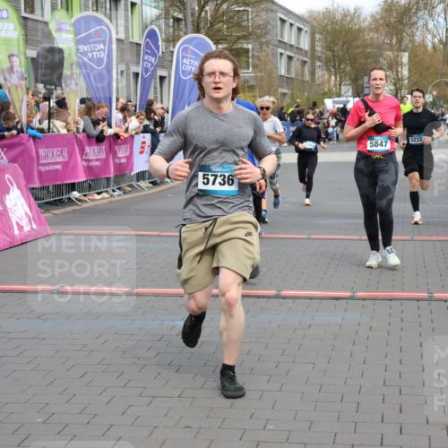 12.04.2026 - 45. Internationalen Wilhelmsburger Insellauf Strokosch-Dieckow http://msf.ph/oto/9478027 12.04.2026 12:58:08 Ziel 5736, 3189, 5847, 3439, 5232, 5277, 3863, 4887 meine-sportfotos.de