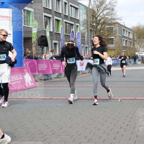 12.04.2026 - 45. Internationalen Wilhelmsburger Insellauf Strokosch-Dieckow http://msf.ph/oto/9478030 12.04.2026 13:29:54 Ziel 5535, 5536, 5539, 4547, 4420 meine-sportfotos.de