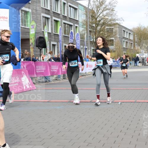 12.04.2026 - 45. Internationalen Wilhelmsburger Insellauf Strokosch-Dieckow http://msf.ph/oto/9478052 12.04.2026 13:29:54 Ziel 5535, 5536, 5539, 4547, 4420 meine-sportfotos.de