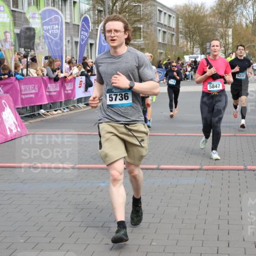 12.04.2026 - 45. Internationalen Wilhelmsburger Insellauf Strokosch-Dieckow http://msf.ph/oto/9478057 12.04.2026 12:58:08 Ziel 5736, 3189, 5847, 3439, 5232, 5277, 3863, 4887 meine-sportfotos.de