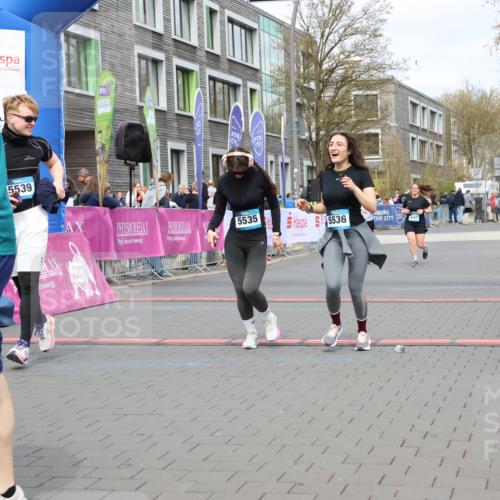 12.04.2026 - 45. Internationalen Wilhelmsburger Insellauf Strokosch-Dieckow http://msf.ph/oto/9478065 12.04.2026 13:29:54 Ziel 5535, 5536, 5539, 4547, 4420 meine-sportfotos.de
