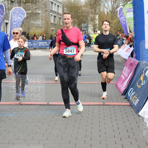 12.04.2026 - 45. Internationalen Wilhelmsburger Insellauf Strokosch-Dieckow http://msf.ph/oto/9478072 12.04.2026 12:58:09 Ziel 5736, 3189, 5847, 3439, 5232, 5277, 3863, 4887 meine-sportfotos.de