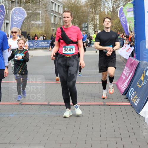12.04.2026 - 45. Internationalen Wilhelmsburger Insellauf Strokosch-Dieckow http://msf.ph/oto/9478079 12.04.2026 12:58:09 Ziel 5736, 3189, 5847, 3439, 5232, 5277, 3863, 4887 meine-sportfotos.de