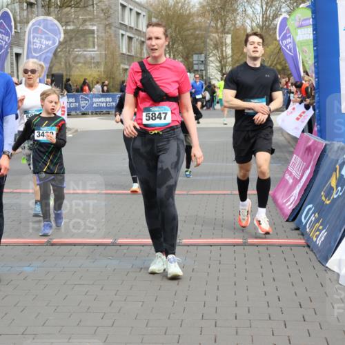 12.04.2026 - 45. Internationalen Wilhelmsburger Insellauf Strokosch-Dieckow http://msf.ph/oto/9478086 12.04.2026 12:58:10 Ziel 5736, 3189, 5847, 3439, 5232, 5277, 3863, 4887 meine-sportfotos.de