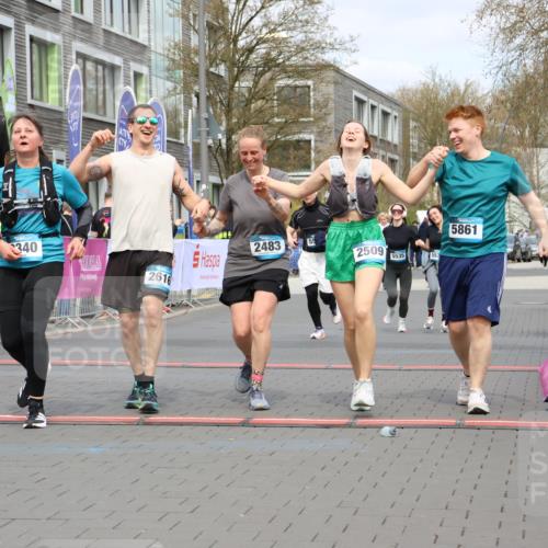 12.04.2026 - 45. Internationalen Wilhelmsburger Insellauf Strokosch-Dieckow http://msf.ph/oto/9478100 12.04.2026 13:29:49 Ziel 2340, 5861, 2509, 2483, 2616, 5535, 5536, 5539 meine-sportfotos.de