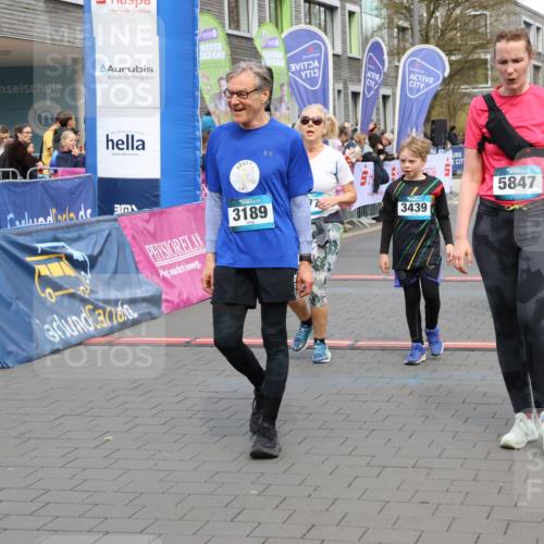 12.04.2026 - 45. Internationalen Wilhelmsburger Insellauf Strokosch-Dieckow http://msf.ph/oto/9478103 12.04.2026 12:58:11 Ziel 5847, 3439, 5232, 5277, 3863, 4887, 4938, 3213 meine-sportfotos.de