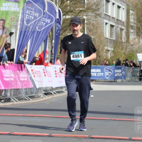 12.04.2026 - 45. Internationalen Wilhelmsburger Insellauf Strokosch-Dieckow http://msf.ph/oto/9478105 12.04.2026 11:41:13 Ziel 4981 meine-sportfotos.de