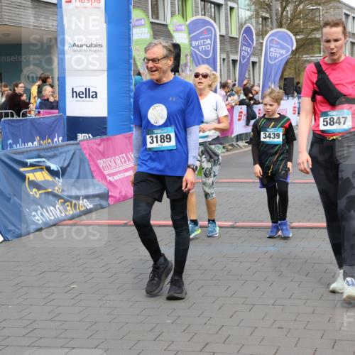 12.04.2026 - 45. Internationalen Wilhelmsburger Insellauf Strokosch-Dieckow http://msf.ph/oto/9478111 12.04.2026 12:58:11 Ziel 5847, 3439, 5232, 5277, 3863, 4887, 4938, 3213 meine-sportfotos.de