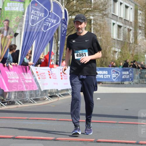 12.04.2026 - 45. Internationalen Wilhelmsburger Insellauf Strokosch-Dieckow http://msf.ph/oto/9478113 12.04.2026 11:41:13 Ziel 4981 meine-sportfotos.de