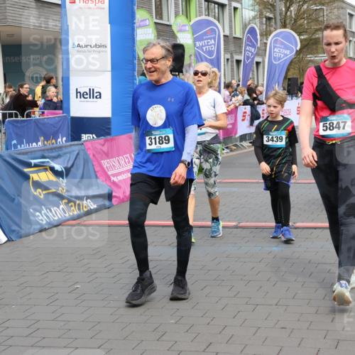12.04.2026 - 45. Internationalen Wilhelmsburger Insellauf Strokosch-Dieckow http://msf.ph/oto/9478120 12.04.2026 12:58:11 Ziel 5847, 3439, 5232, 5277, 3863, 4887, 4938, 3213 meine-sportfotos.de