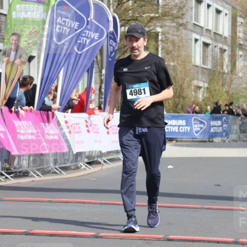 12.04.2026 - 45. Internationalen Wilhelmsburger Insellauf Strokosch-Dieckow http://msf.ph/oto/9478122 12.04.2026 11:41:13 Ziel 4981 meine-sportfotos.de